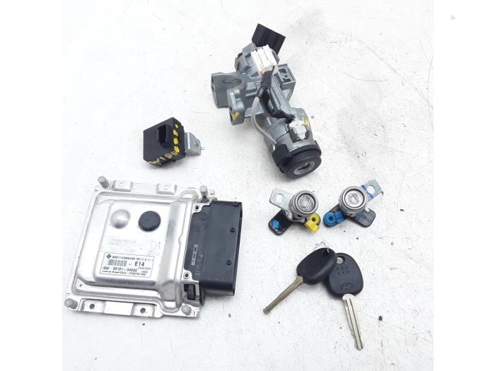 Ignition lock + computer from a Hyundai i10 (B5) 1.0 12V 2014