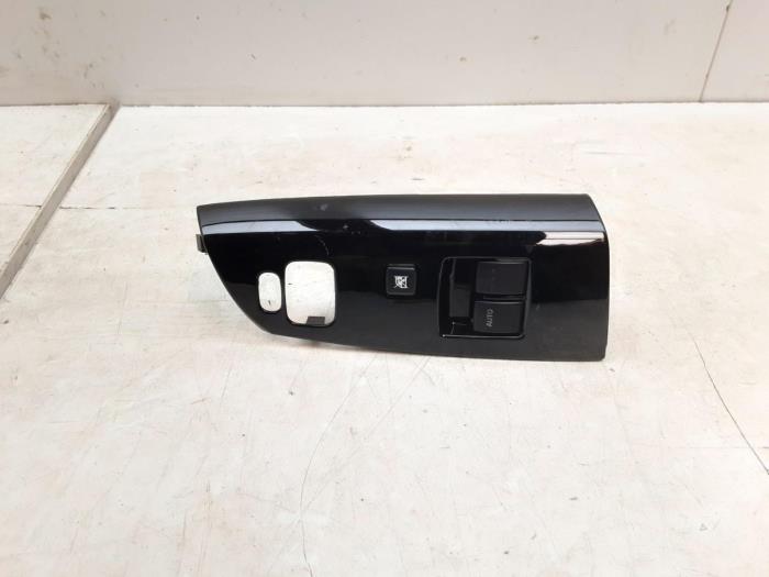 Usados Interruptor combinado de ventanillas Mazda RX-8 (SE17) 1.3 Renesis HP Precio € 26,24 Norma de margen ofrecido por Japoto Parts B.V.