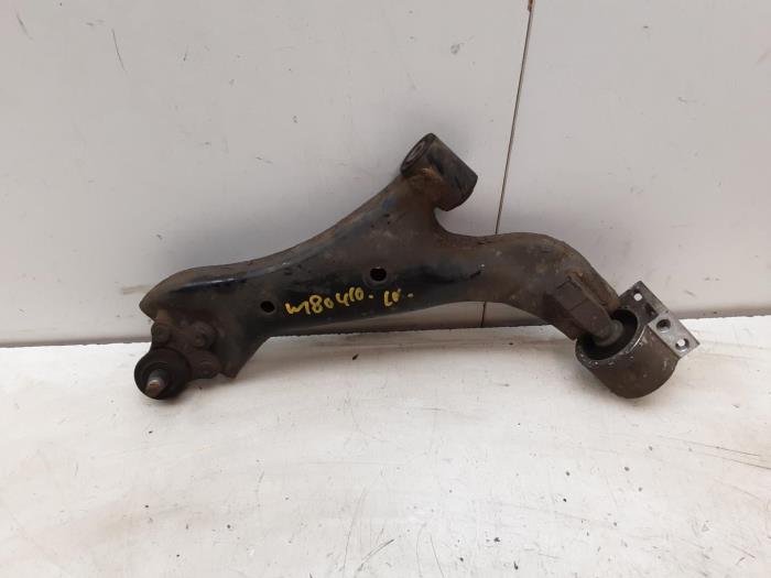 Front lower wishbone, left from a Daewoo Captiva (C100) 2.4 16V 4x2 2006