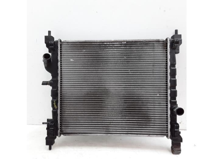 Usagé Radiateur Chevrolet Spark 1.0 16V Bifuel Prix € 20,99 Règlement à la marge proposé par Japoto Parts B.V.