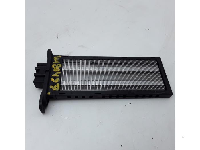 Używane Element grzewczy Kia Stonic (YB) 1.0i T-GDi 12V Cena € 36,70 Procedura marży oferowane przez Japoto Parts B.V.