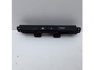 Used Panic lighting switch Kia Stonic (YB) 1.0i T-GDi 12V Price € 19,95 Margin scheme offered by Japoto Parts B.V.