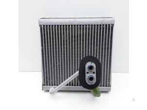 Usados Evaporador de aire acondicionado Kia Stonic (YB) 1.0i T-GDi 12V Precio € 49,95 Norma de margen ofrecido por Japoto Parts B.V.