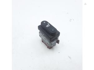 Used Seat heating switch Nissan Qashqai (J10) 2.0 16V Price € 14,95 Margin scheme offered by Japoto Parts B.V.