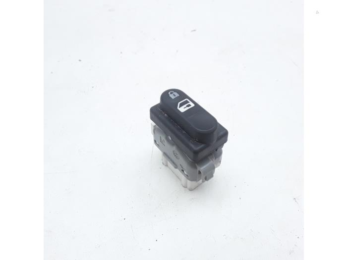 Gebrauchte Schalter Nissan Qashqai (J10) 2.0 16V Preis € 10,45 Margenregelung angeboten von Japoto Parts B.V.
