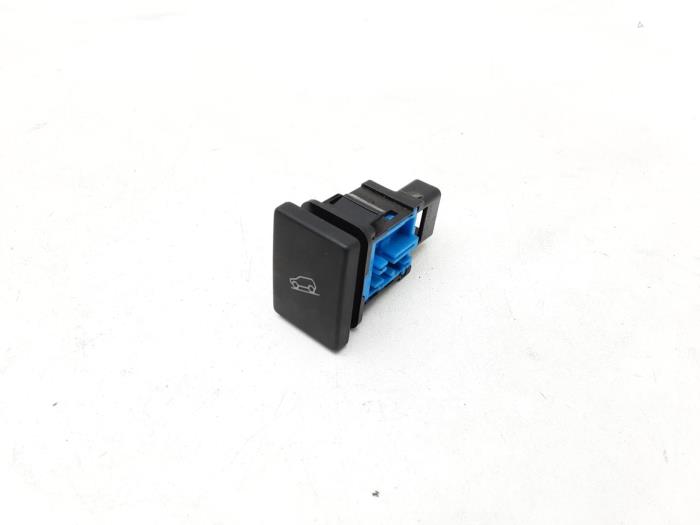 Używane Przelacznik Suzuki Ignis (MF) 1.2 Dual Jet 16V AllGrip Cena € 10,49 Procedura marży oferowane przez Japoto Parts B.V.