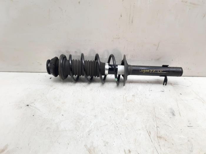 Front shock absorber rod, left from a Toyota Aygo (B40) 1.0 12V VVT-i 2015