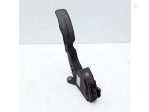 Used Accelerator pedal Toyota Avensis Wagon (T27) 2.2 16V D-4D-F 150 Price € 49,95 Margin scheme offered by Japoto Parts B.V.