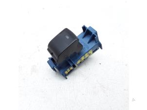 Used Electric window switch Toyota Verso 1.8 16V VVT-i Price € 30,19 Inclusive VAT offered by Japoto Parts B.V.