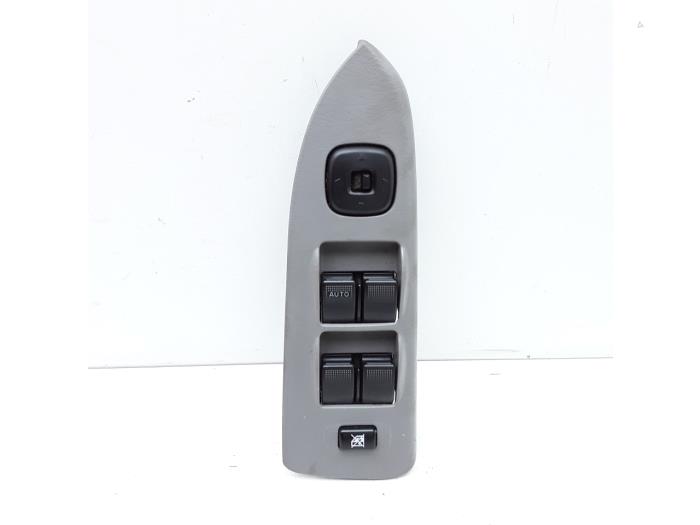 Usados Interruptor combinado de ventanillas Mazda Premacy 2.0 DiTD 16V Precio € 26,25 Norma de margen ofrecido por Japoto Parts B.V.