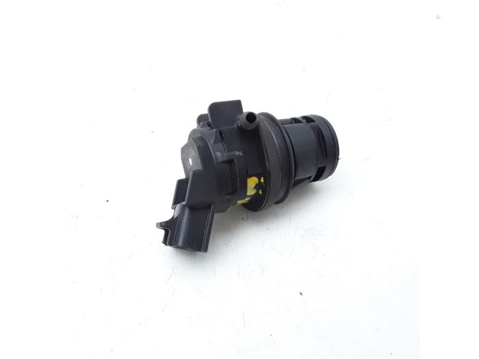 Używane Pompa spryskiwacza przód Mazda 3 (BK12) 1.6i 16V Cena € 10,49 Procedura marży oferowane przez Japoto Parts B.V.