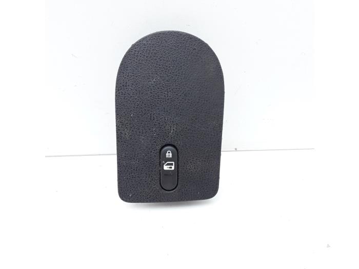 Usados Interruptor Nissan Qashqai (J10) 1.6 16V Precio € 10,45 Norma de margen ofrecido por Japoto Parts B.V.