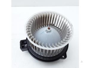Usados Motor de ventilador de calefactor Mazda CX-3 2.0 SkyActiv-G 120 Precio € 74,99 Norma de margen ofrecido por Japoto Parts B.V.