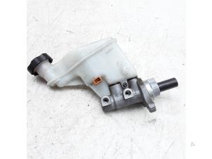 Używane Glówny cylinder hamulcowy Kia Cee'd Sportswagon (JDC5) 1.6 CRDi 16V VGT Cena € 34,99 Procedura marży oferowane przez Japoto Parts B.V.