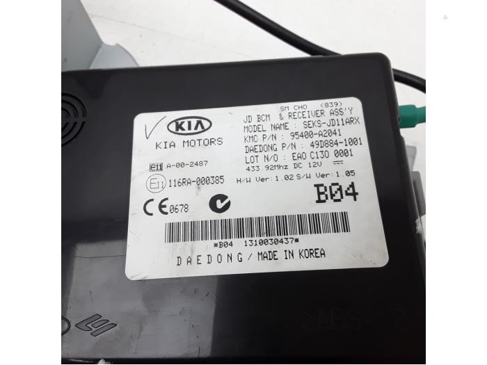 Ignition lock + computer from a Kia Cee'd Sportswagon (JDC5) 1.6 CRDi 16V VGT 2014
