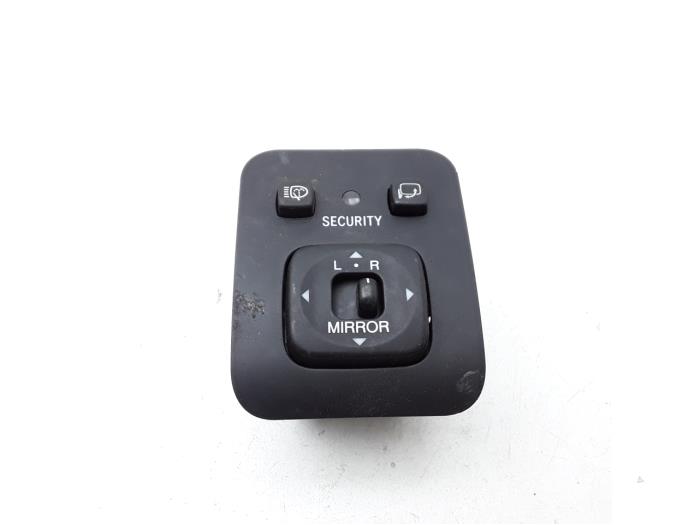 Usados Interruptor de retrovisor Lexus SC 430 4.3i 32V VVT-i Precio € 26,25 Norma de margen ofrecido por Japoto Parts B.V.