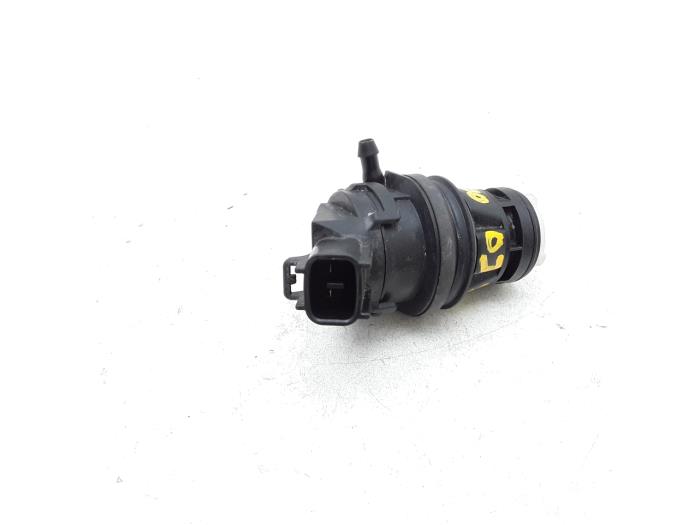 Rear screen washer pump from a Toyota Prius (ZVW3) 1.8 16V 2012