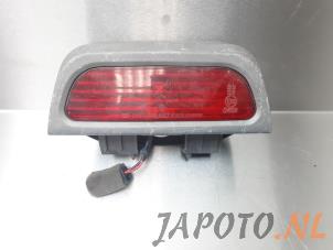Usagé Feu arrière stop central Kia Carens I 1.8i 16V Prix € 10,00 Règlement à la marge proposé par Japoto Parts B.V.