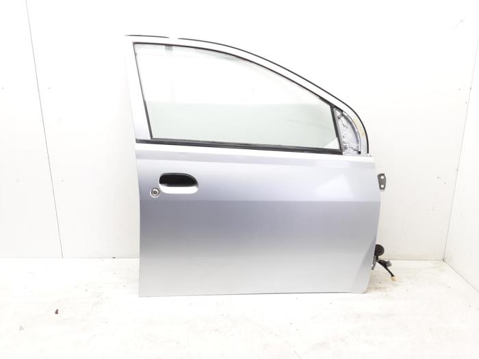 Drzwi prawe przednie wersja 4-drzwiowa z Daihatsu Cuore (L251/271/276) 1.0 12V DVVT 2004