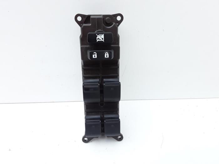Usados Interruptor combinado de ventanillas Lexus IS (E2) 250 2.5 V6 24V Precio € 52,45 Norma de margen ofrecido por Japoto Parts B.V.