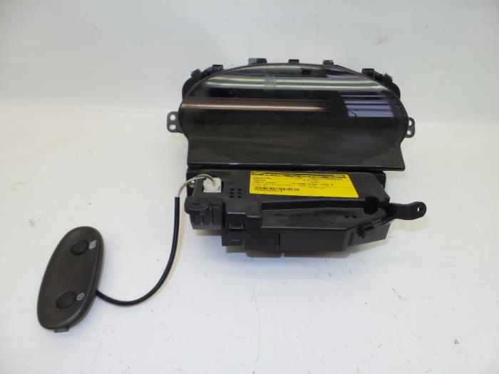 Używane Panel Toyota Yaris Verso (P2) 1.4 D-4D Cena € 36,70 Procedura marży oferowane przez Japoto Parts B.V.