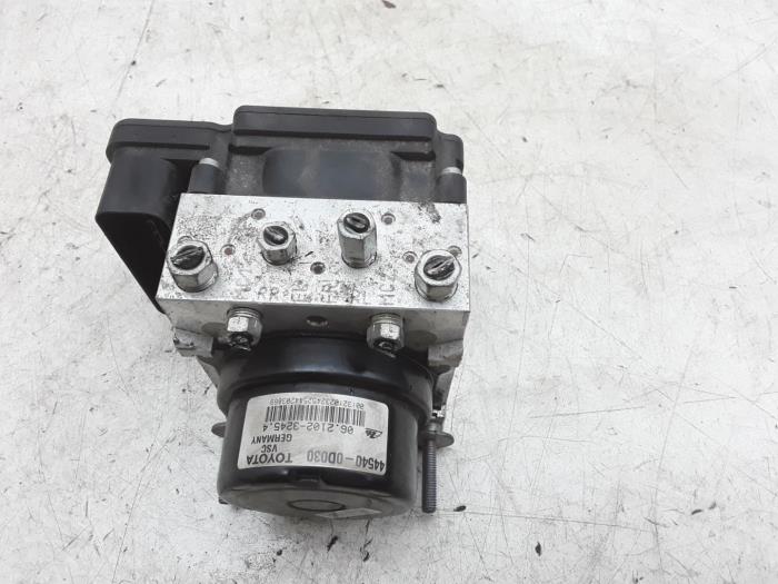 ABS pump Toyota Yaris III 1.0 12V VVT-i - 895410D270 1KR ATE