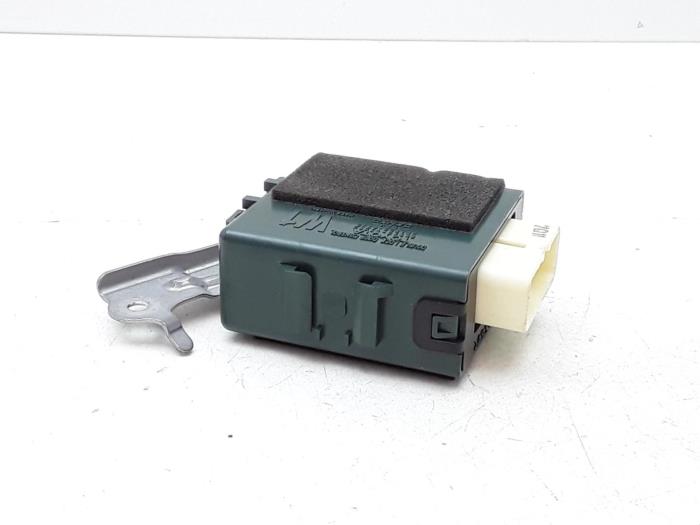 Central door locking module from a Lexus IS (E3) 300h 2.5 16V 2013