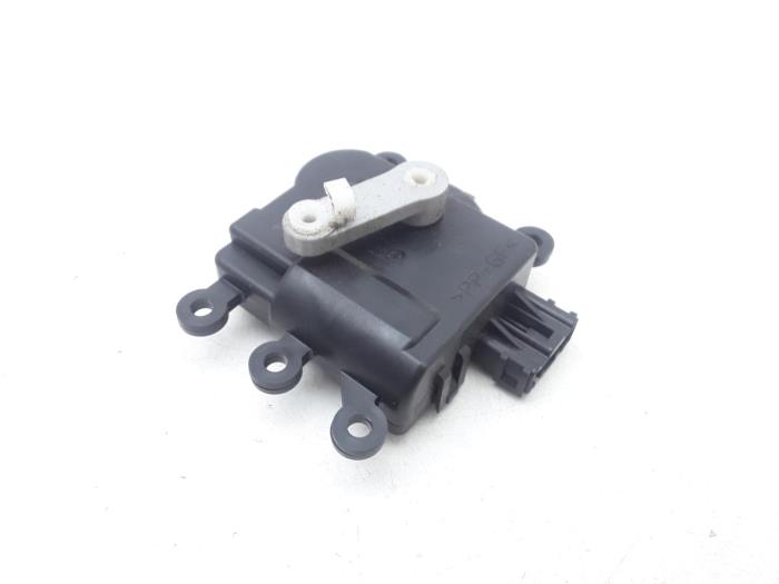 Heater valve motor from a Mazda 3 Sport (BL14/BLA4/BLB4) 1.6i MZR 16V 2010