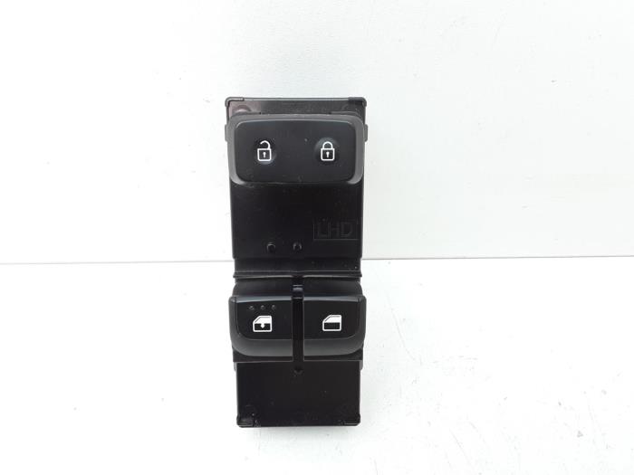 Usados Interruptor combinado de ventanillas Kia Picanto (JA) 1.0 12V Precio € 36,74 Norma de margen ofrecido por Japoto Parts B.V.