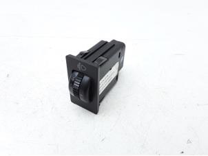 Used AIH headlight switch Toyota Avensis Wagon (T25/B1E) 2.2 D-4D 16V D-CAT Price € 9,95 Margin scheme offered by Japoto Parts B.V.
