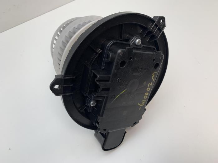 Motor de ventilador de calefactor de un Lexus IS (E3) 300h 2.5 16V 2013