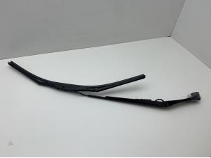 Used Front wiper arm Lexus IS (E3) 300h 2.5 16V Price € 25,00 Margin scheme offered by Japoto Parts B.V.
