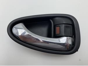 Used Front door handle 4-door, right Toyota Avensis Wagon (T27) 2.0 16V D-4D-F Price € 14,95 Margin scheme offered by Japoto Parts B.V.