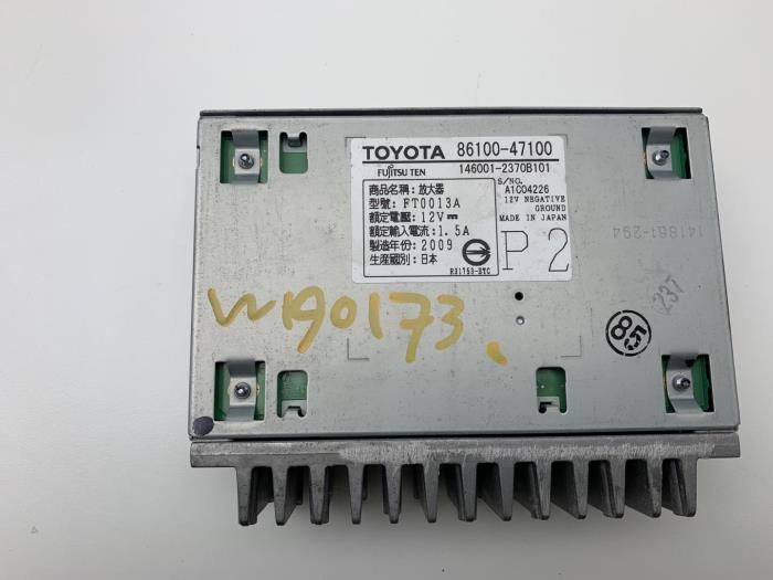 Radio amplifier from a Toyota Prius (ZVW3) 1.8 16V 2010