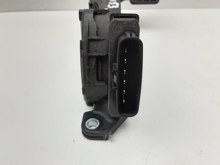 Accelerator pedal from a Suzuki SX4 (EY/GY) 1.6 16V VVT Comfort,Exclusive Autom. 2008