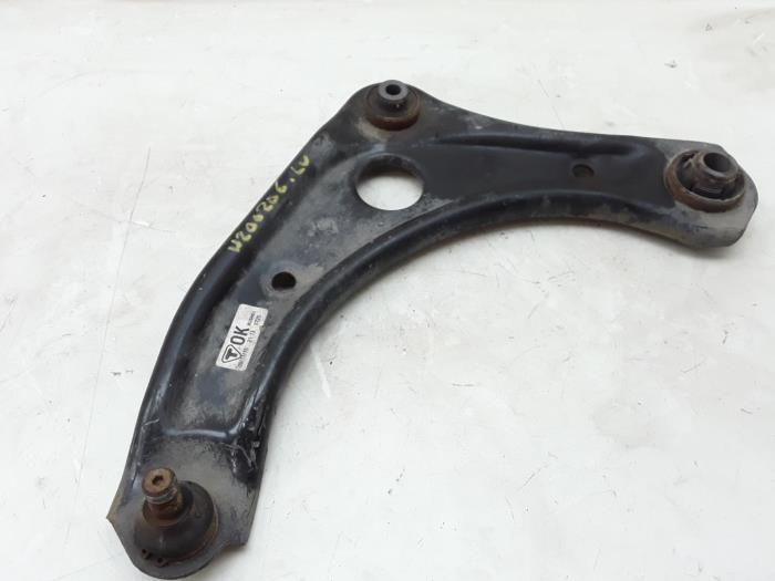 Front lower wishbone, left from a Nissan Note (E12) 1.2 DIG-S 98 2016