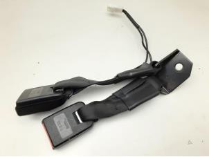 Usagé Insertion ceinture de sécurité arrière gauche Nissan Qashqai (J10) 1.6 16V Prix € 14,95 Règlement à la marge proposé par Japoto Parts B.V.
