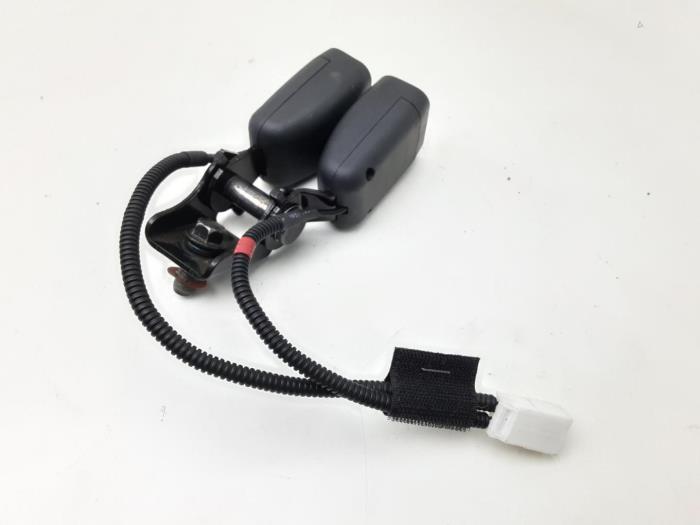 Insertion ceinture de sécurité arrière centre d'un Kia Sportage (SL) 1.6 GDI 16V 4x2 2011