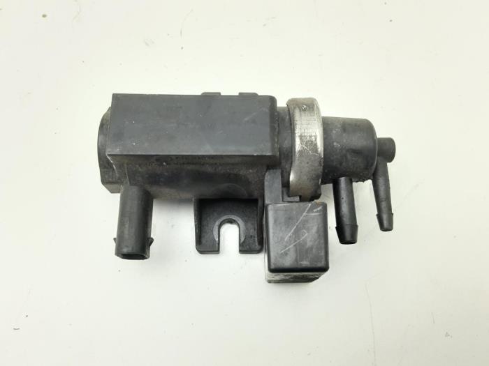 Vacuum valve from a Mitsubishi Colt (Z2/Z3) 1.5 DI-D 12V HP 2005