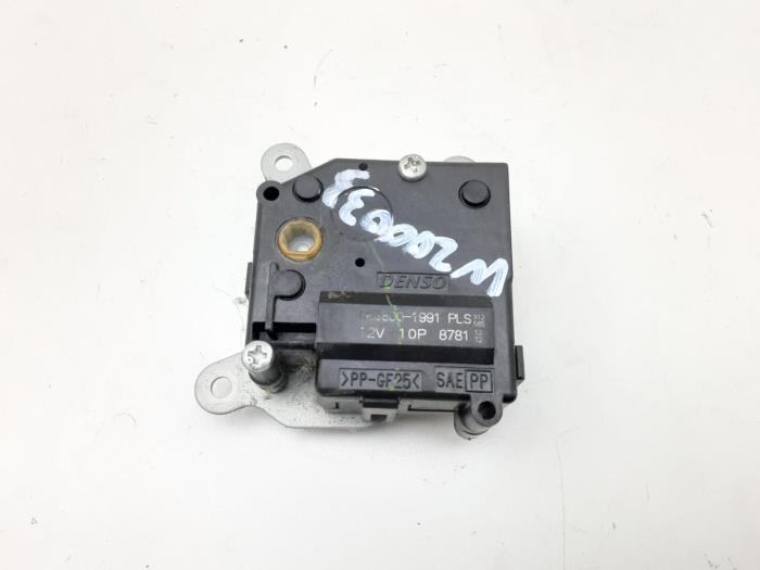 Heater valve motor Toyota Prius Plus 1.8 16V - 0638001991