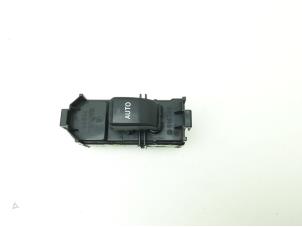 Used Electric window switch Toyota Avensis Verso (M20) 2.0 D-4D 16V Price € 14,95 Margin scheme offered by Japoto Parts B.V.