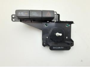 Used Air conditioning switch Toyota Yaris (P1) 1.3 16V VVT-i Price € 14,99 Margin scheme offered by Japoto Parts B.V.