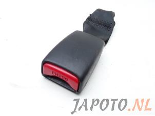 Usagé Insertion ceinture de sécurité arrière droite Mitsubishi Lancer Wagon (CS) 1.6 16V Prix € 15,00 Règlement à la marge proposé par Japoto Parts B.V.