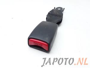 Usagé Insertion ceinture de sécurité arrière centre Mitsubishi Lancer Wagon (CS) 1.6 16V Prix € 15,00 Règlement à la marge proposé par Japoto Parts B.V.