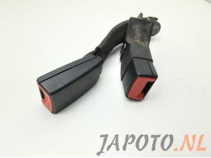 Used Rear seatbelt buckle, centre Toyota Avensis Wagon (T27) 2.2 16V D-4D-F 150 Price € 14,95 Margin scheme offered by Japoto Parts B.V.