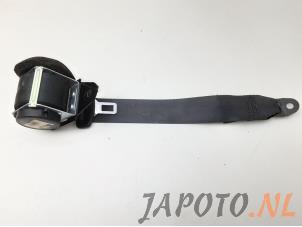 Used Rear seatbelt, right Toyota Avensis Wagon (T27) 2.2 16V D-4D-F 150 Price € 49,95 Margin scheme offered by Japoto Parts B.V.
