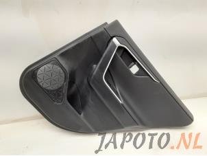 Używane Tapicerka drzwi prawych tylnych wersja 4-drzwiowa Toyota RAV4 (A5) 2.5 Hybrid 16V Cena € 74,95 Procedura marży oferowane przez Japoto Parts B.V.