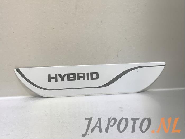 Begagnade Dekorstripe Toyota RAV4 (A5) 2.5 Hybrid 16V Pris € 26,20 Marginaltabell erbjuds av Japoto Parts B.V.