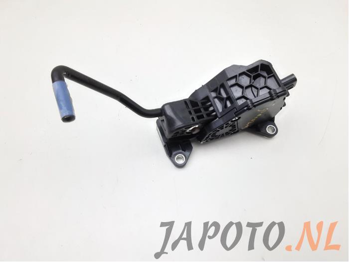 Accelerator pedal from a Toyota RAV4 (A5) 2.5 Hybrid 16V 2019