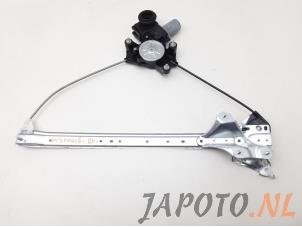 Usagé Mécanique vitre 4portes avant droite Toyota RAV4 (A5) 2.5 Hybrid 16V Prix € 69,00 Règlement à la marge proposé par Japoto Parts B.V.